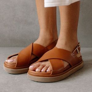 ALOHAS Marshmallow Tan Platform Sandal Sz38 / 7.5or7